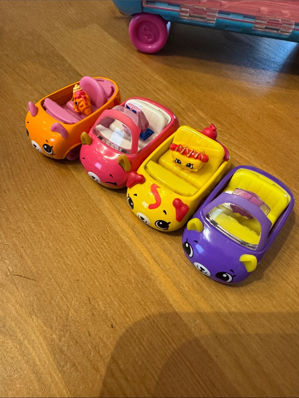 Shopkins Cutie Cars Lot with Carrying Case - Picture 5 of 15